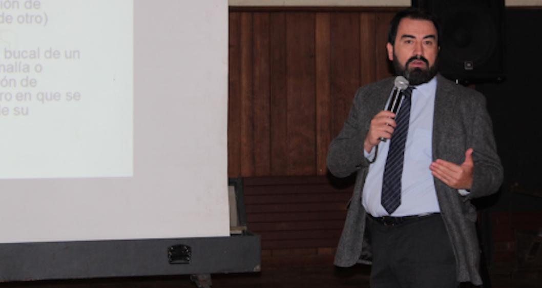 Diego Bizama charla sexualidad en Colegio Aleman