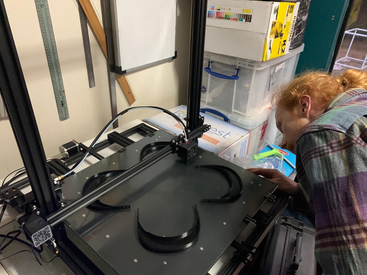 Impresión de máscaras de protección 3D. Impresión de máscaras de protección 3D.