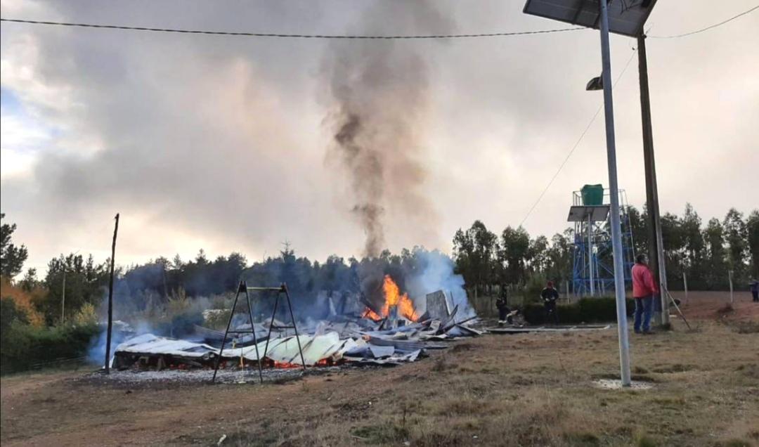 Escuela incendiada