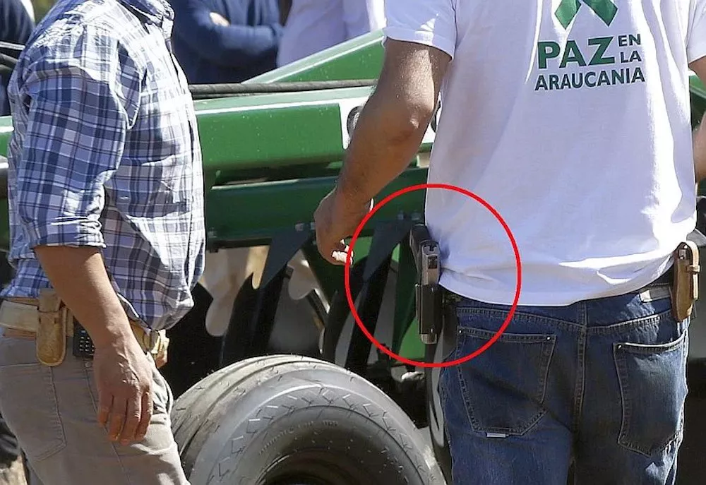 Paz en La Araucania - Pistola al cinto