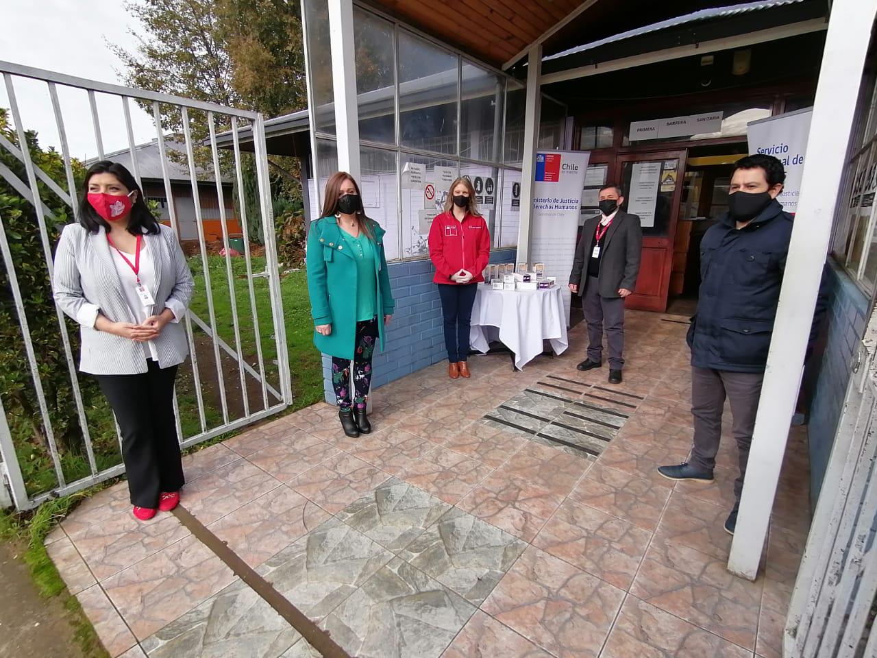 Donación de teléfonos celulares al Sename Araucanía.