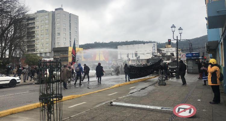 Marcha por "infancia mapuche libre". 