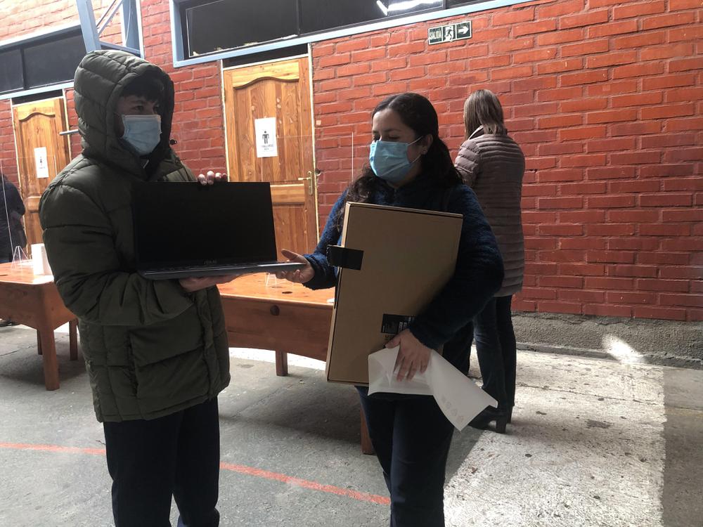 Entrega de computadoras. 