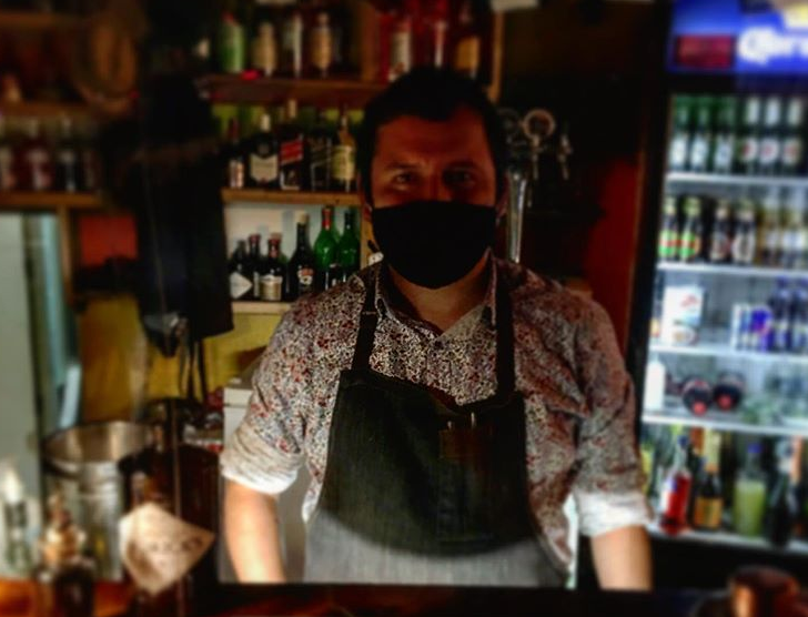 Bartender Andrés Machuca. Bartender Andrés Machuca.