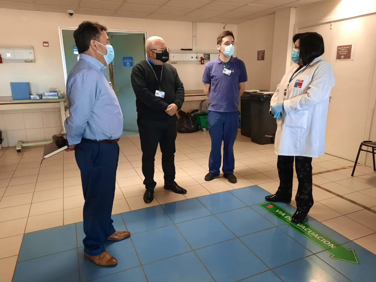 Autoridades en Hospital de Victoria. 