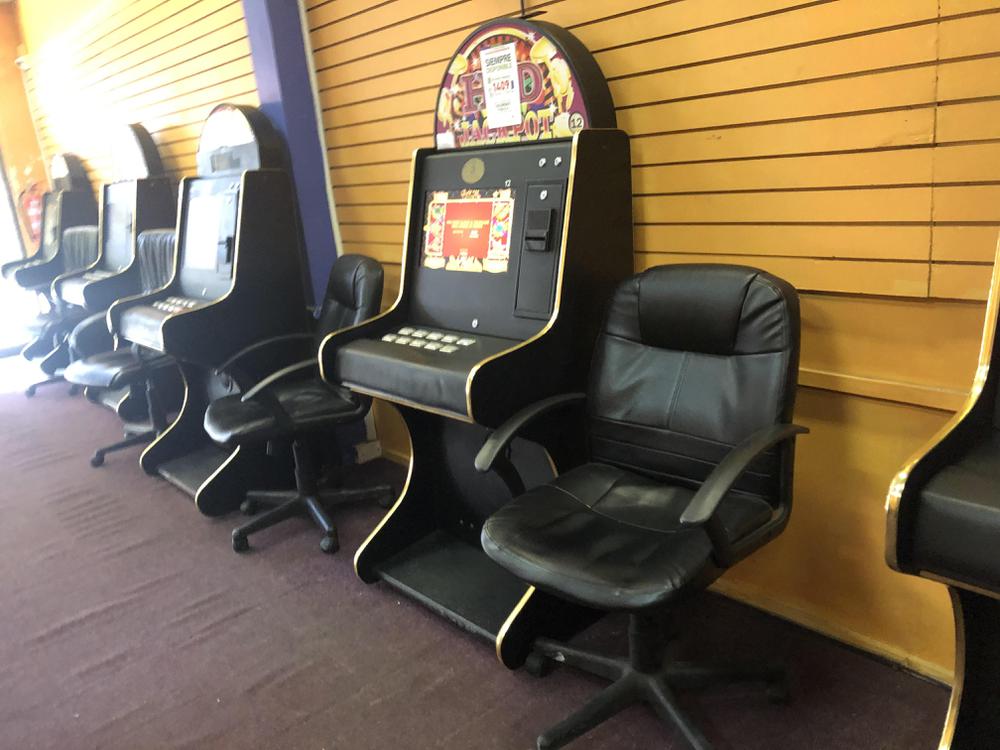 Juego de azar y tragamonedas.