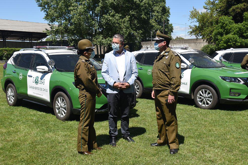 Entregan cuatro vehículos policiales a Carabineros para reforzar la