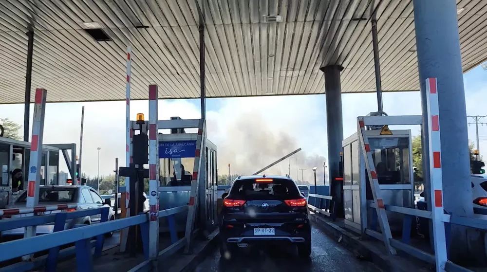 Cobro de peaje en Ruta 5 - incendio Victoria