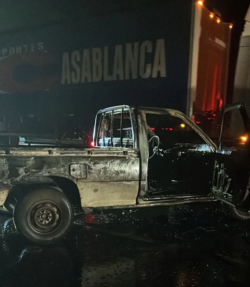 Queman Camioneta Y Disparan A Dos Conductores De Camiones Anoche En La