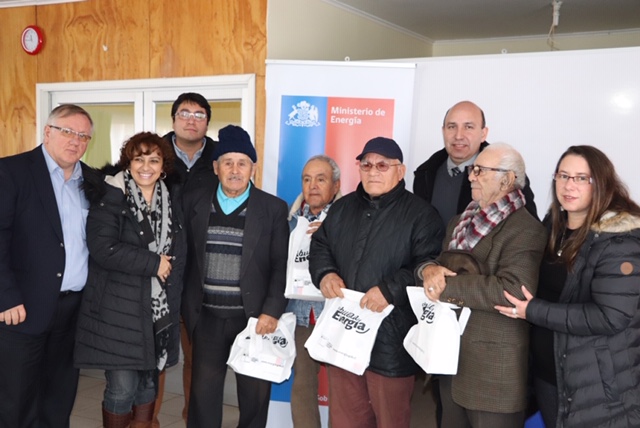 Recambio de ampolletas centros de Adulto Mayor