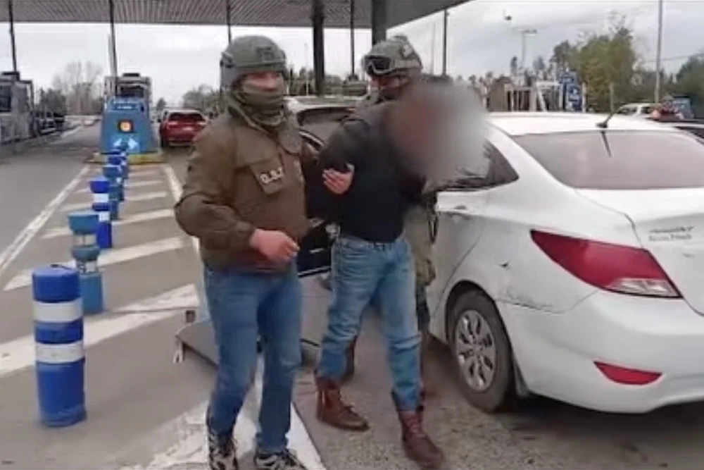 Detencion traficantes de armas en Peaje Quepe