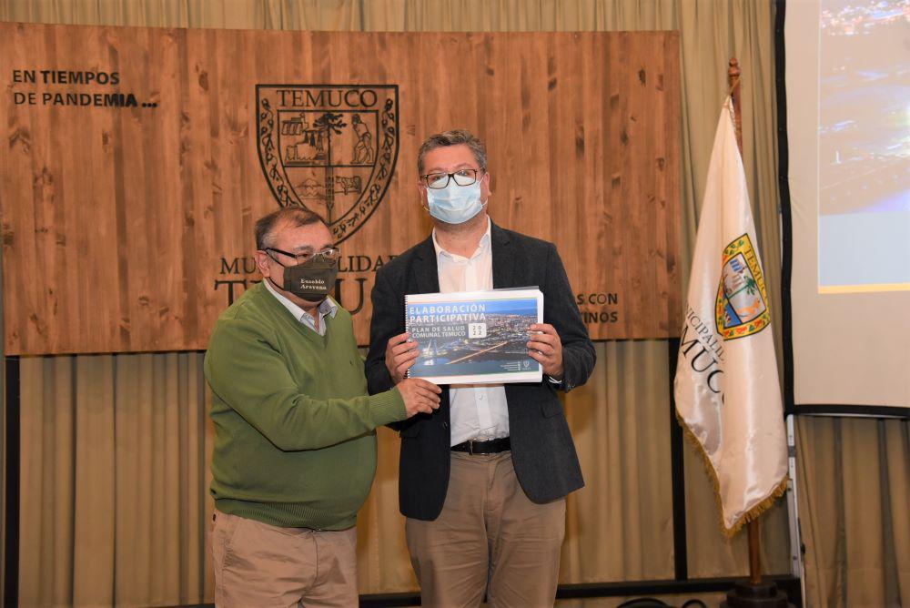 Alcalde de Temuco recibe nuevo Plan de Salud Municipal 2022