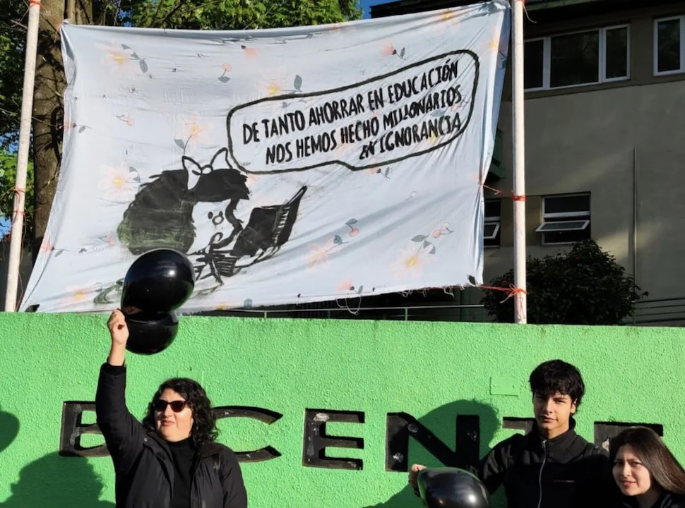 Manifestacion Liceo Bicentenario de Temuco contra el DAEM