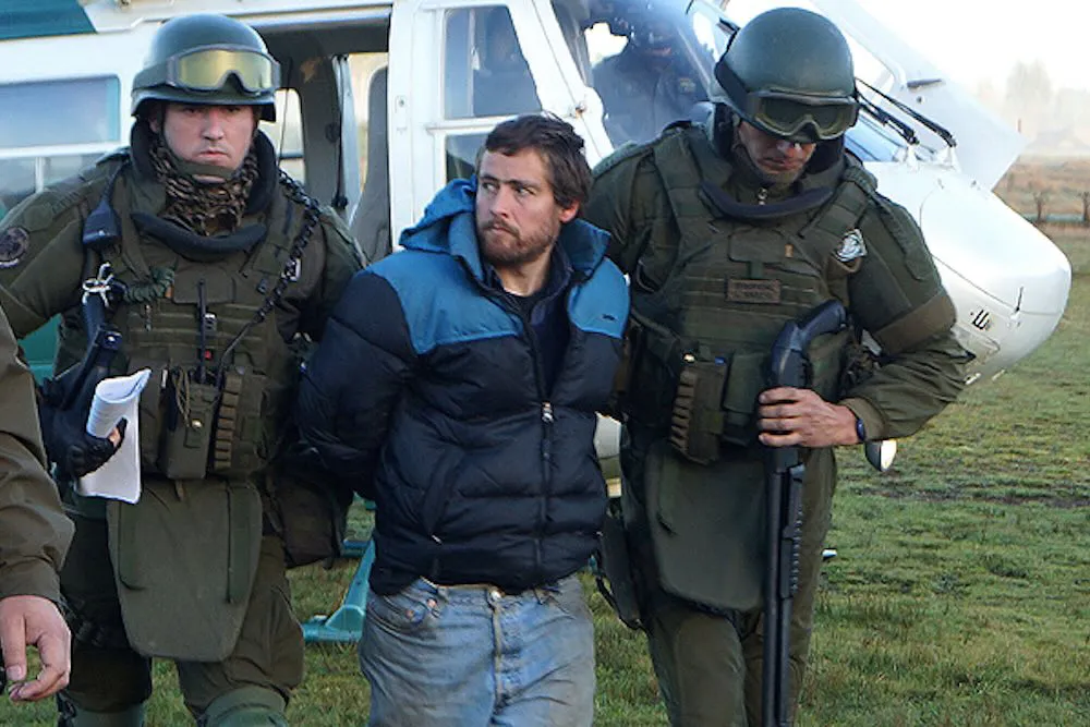 Luis Garcia-Huidobro siendo trasladado - fotografia El Mercurio