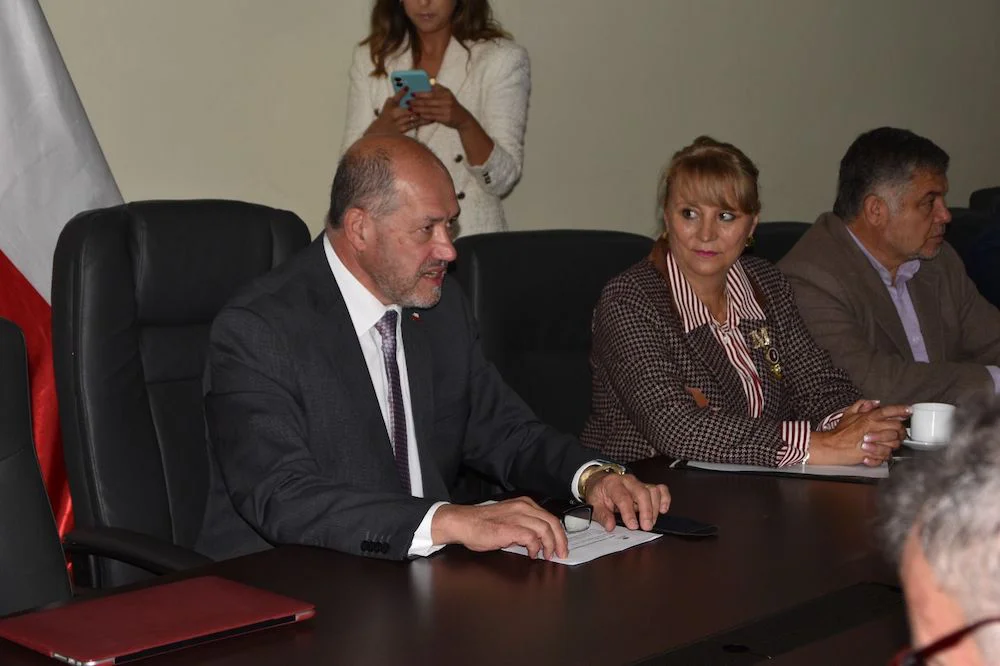 Delegado Ljubetic se reúne con alcaldes de Cautín