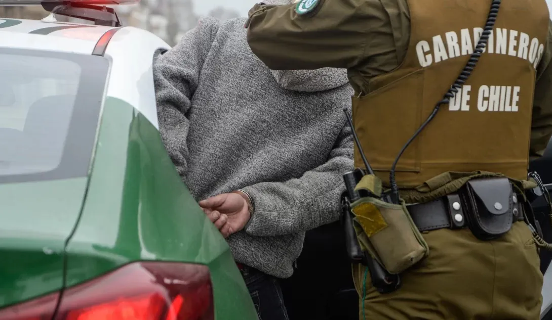Detencion por Carabineros - fotografia referencial