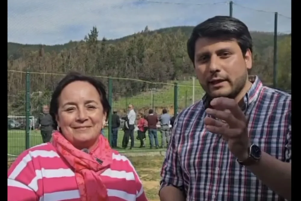 Caston Mella Candia con senadora Carmen Gloria Aravena