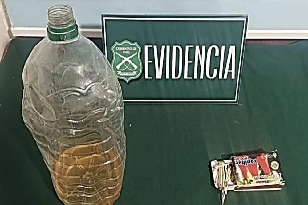 Botella con bencina y fosforos - evidencia incendio forestal de Perquenco