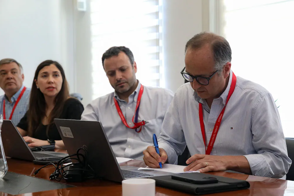 foto 05 Firma de acta Latam-1