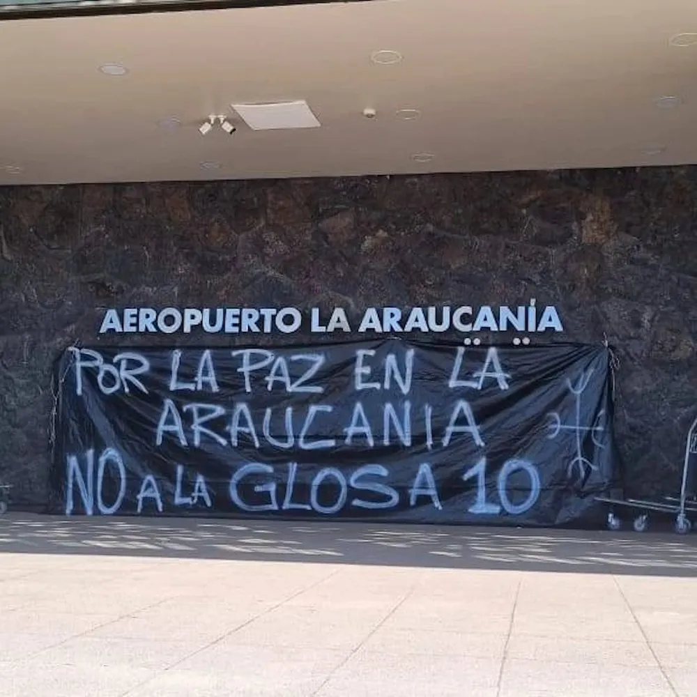 Manifestacion pacifica en el Aeropuerto La Araucania