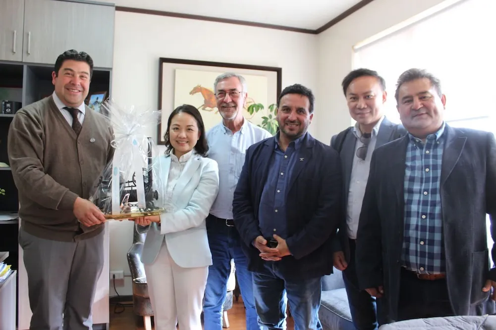 Embajadora de Taiwan visita al alcalde de Carahue