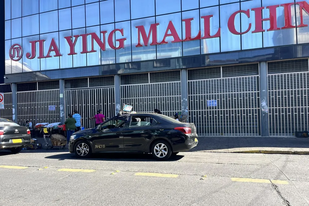 Mall Chino clausurado en calle Manuel Montt de Temuco