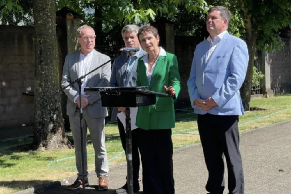Ministra Carolina Toha en punto de prensa en Temuco