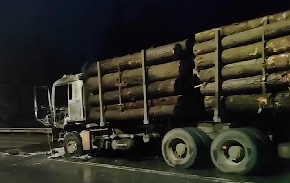 Camion quemado en Nueva Imperial - fotografia Canal 3 Nueva Imperial