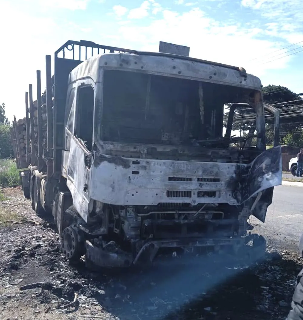 Camion quemado en Nueva imperial