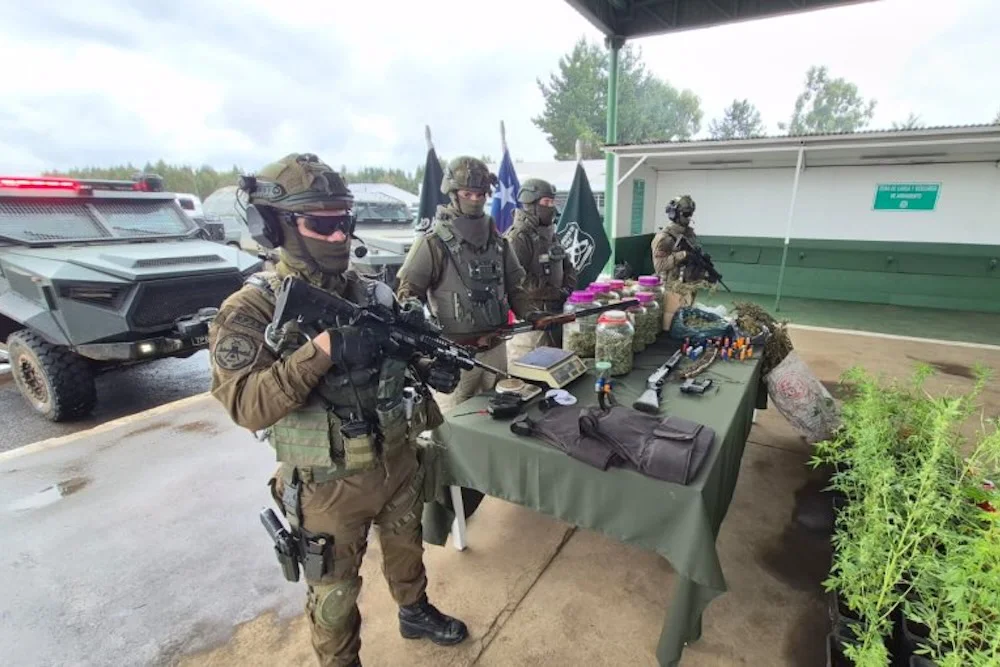 Operativo Ercilla deja tres detenidos y 8 kilos de marihuana y armas incautadas