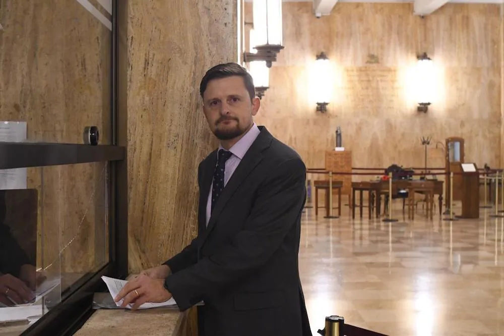 Diputado Schubert en Contraloria