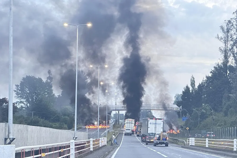 Taco Quepe Mahuidanche - disparos y quema de neumaticos