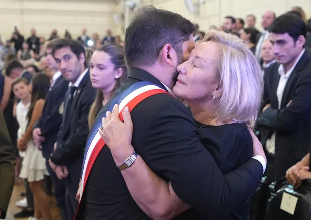 Presidente Boric saluda a Cecilia Morel