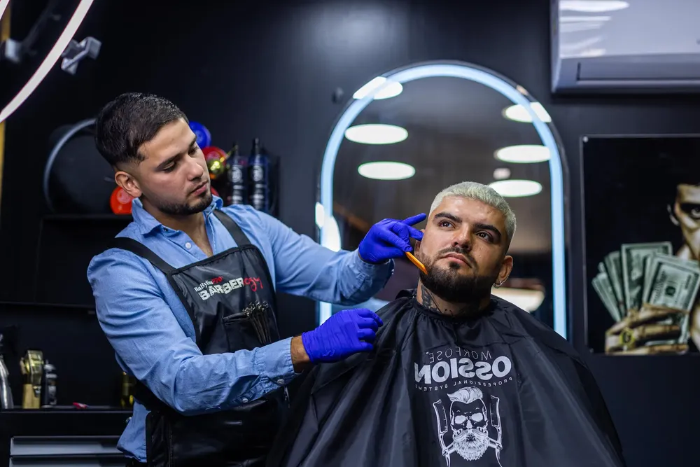 Curso de barberia en el Liceo San Sebastian de PLC