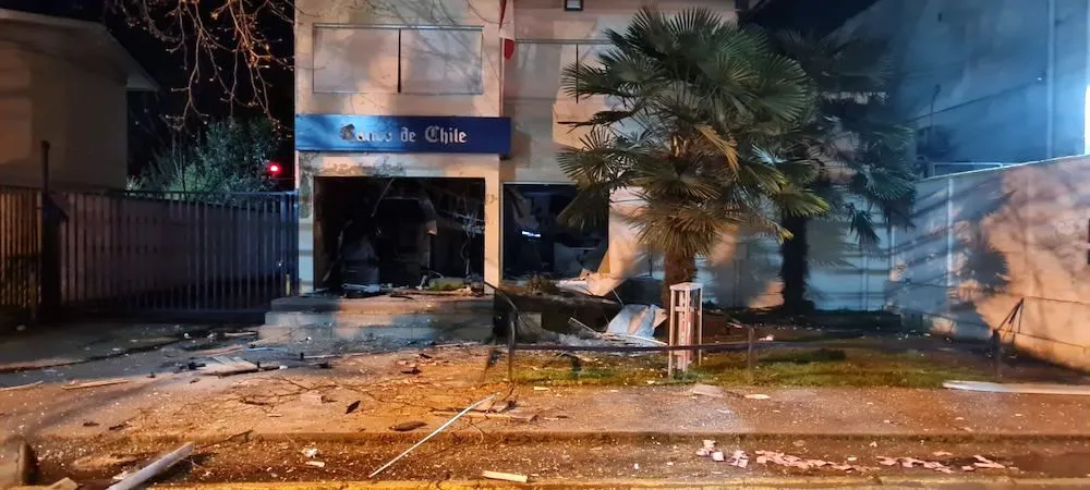 Detonacion en Banco de Chile Av Alemania