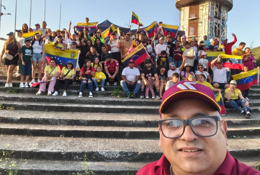 Venezolanos celebran en la Isla Cautin detencion de Maduro