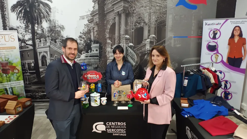 Ministro de Economia junto a gerenta general de Sercotec