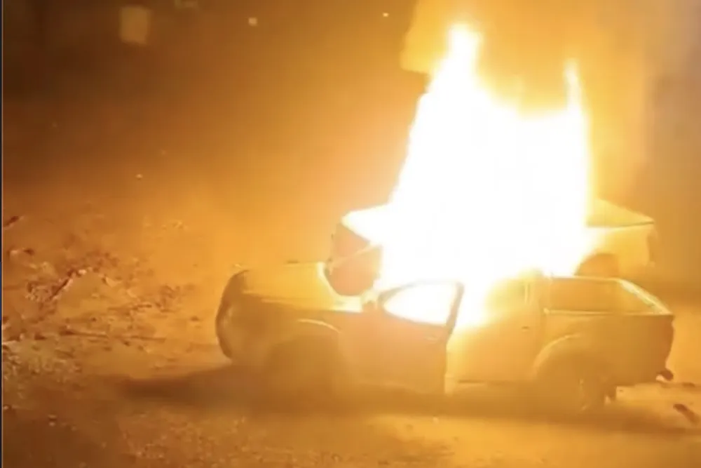 Nuevo atentado en Malleco - dos camionetas quemadas