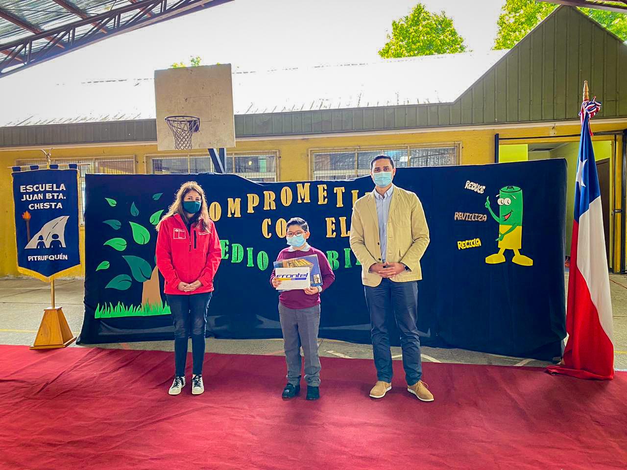 Ganador del concurso de pintura escolar.