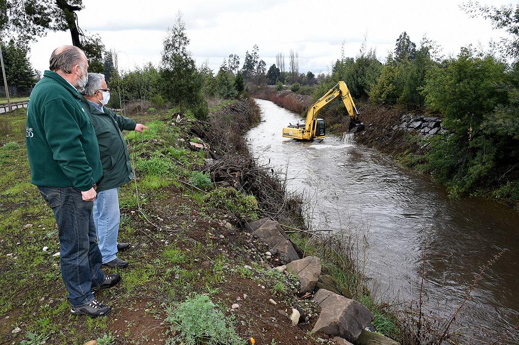 Limpieza en Estero Botrolhue.