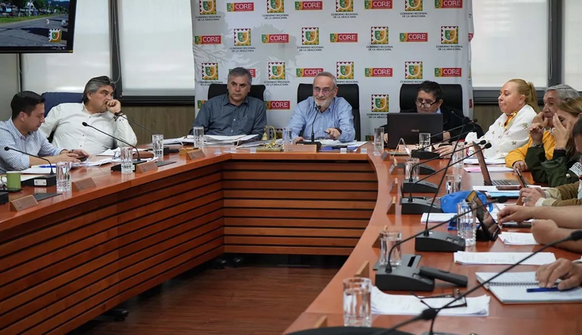 Gobernador Rene Saffirio y el Consejo Regional