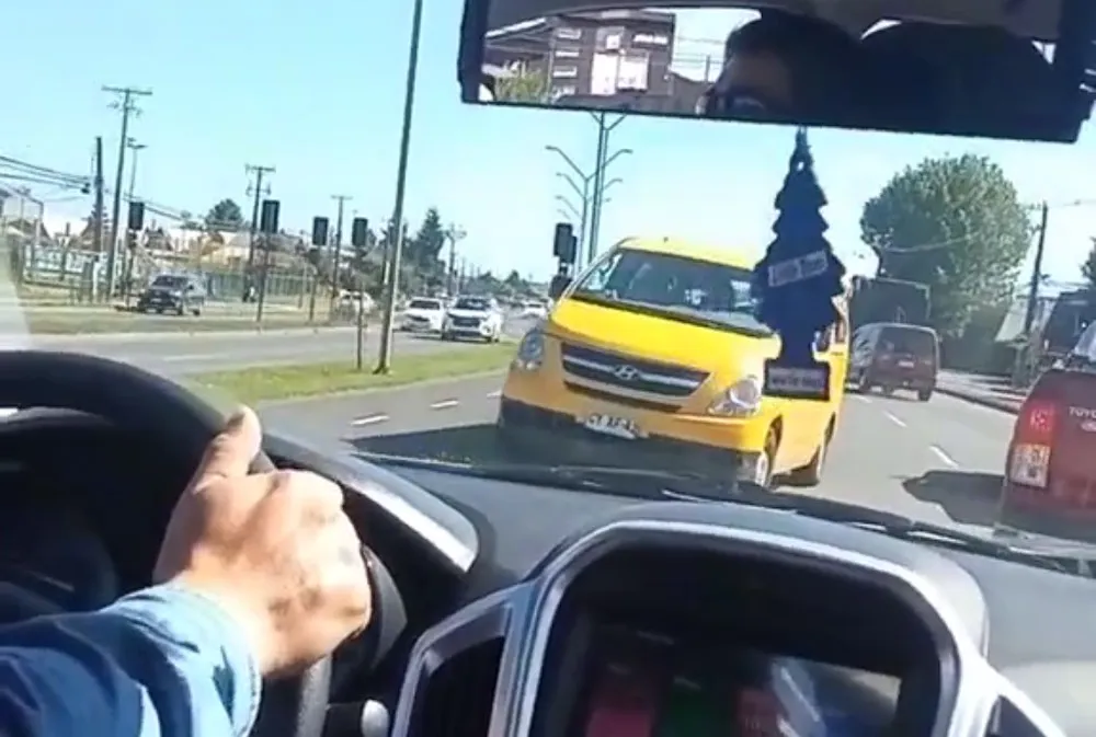 Furgon contra el transito en Labranza