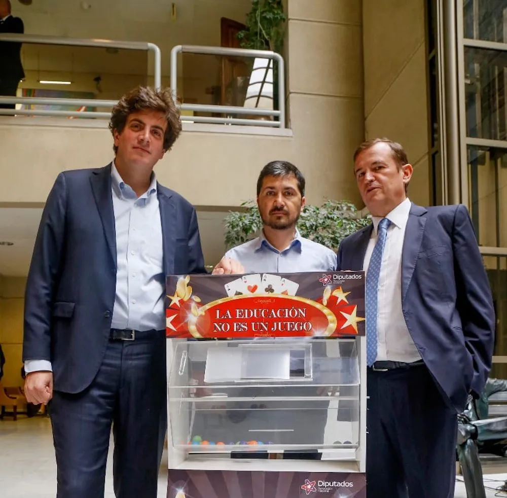 Tombola de cupos en la educacion