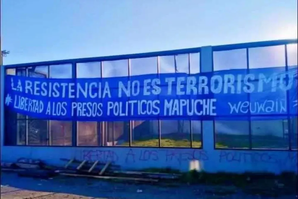Lienzos presos mapuche de Angol