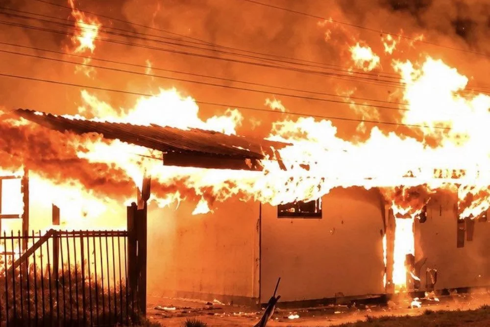 ELEAM El Eden incendiandose en Comuy - Pitrufquen