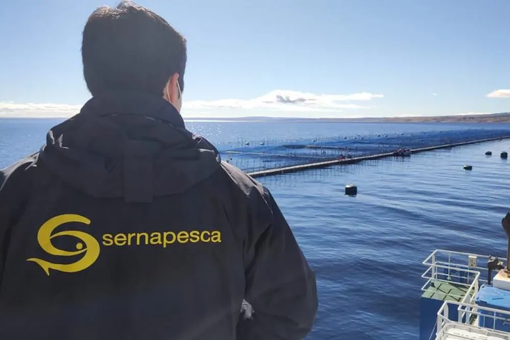 Funcionario SERNAPESCA - fotografia referencial