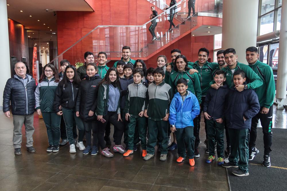 Niños con Jugadores en el Hotel Dreams