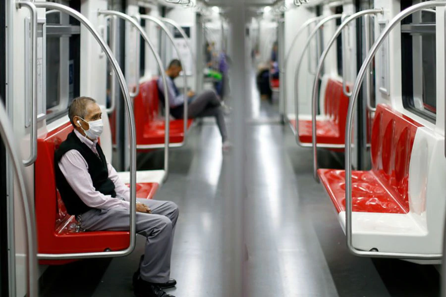 Uso de mascarilla en trasporte público y privado.