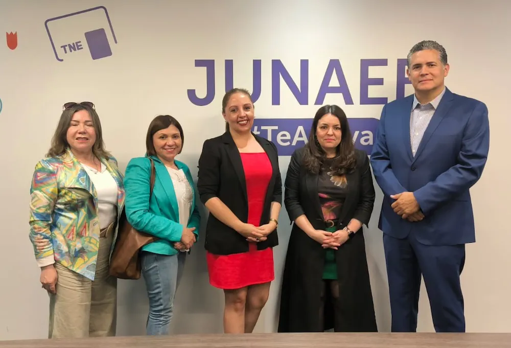 Directiva de ASOMA se reune con Directora Nacional de Junaeb