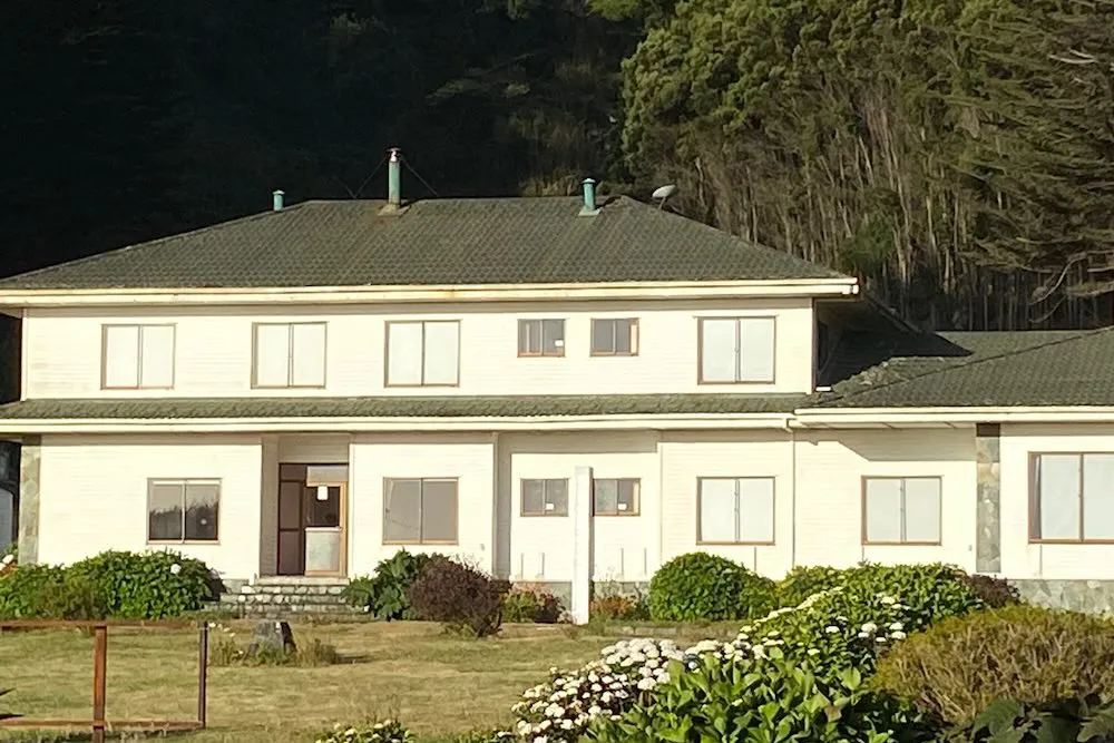 Hotel de la UFRO en Mehuin - fotografia AraucaniaDiario